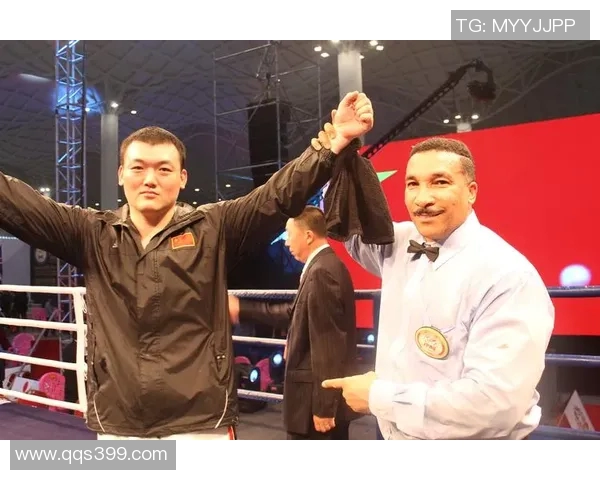 张君龙与索尔法拉巅峰对决谁能在拳坛中脱颖而出引发热议 张君龙与索尔法拉巅峰对决谁能在拳坛中脱颖而出引发热议